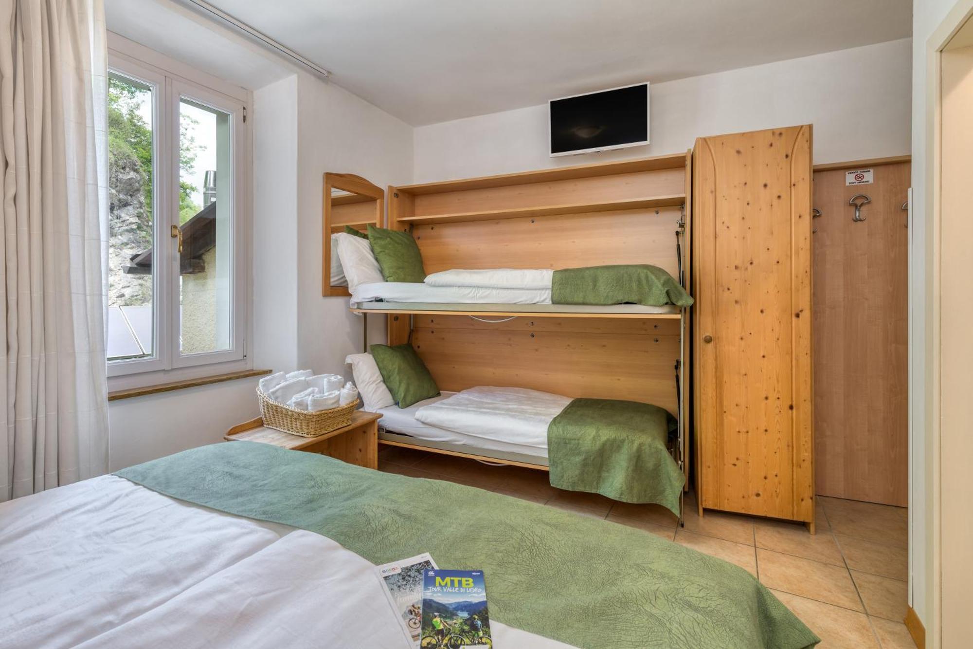 Albergo Alla Costa Bezzecca Extérieur photo